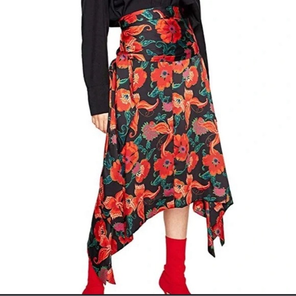 Zara | Floral Print Flowing Satin Midi Skirt size medium - Picture 4 of 11